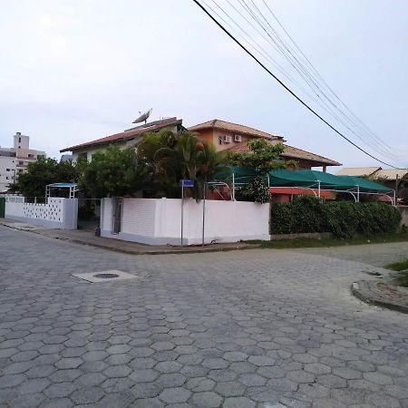 Residencial Praia Bombas บอมบินญัส ภายนอก รูปภาพ